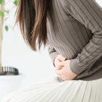 膀胱炎の症状で女性に多いのは下腹部痛や腰痛？何科で治療？血尿やかゆみも